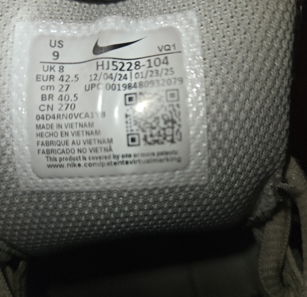 Nike White Silver Black Running Sneakers - Picture 9 of 10